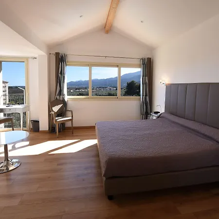 Hotel Castellu Rossu 3*