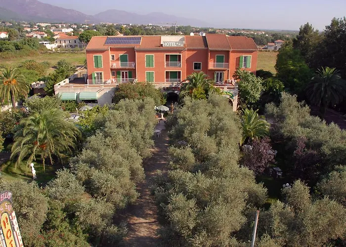 Castellu Rossu Hotel 3*