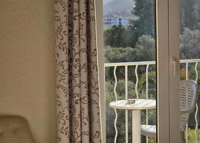 Hotel Castellu Rossu 3*