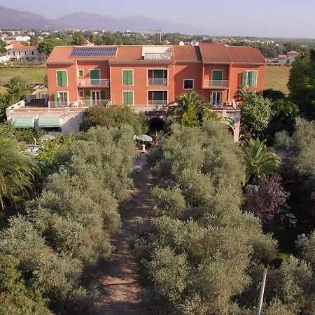 Castellu Rossu Hotel 3*