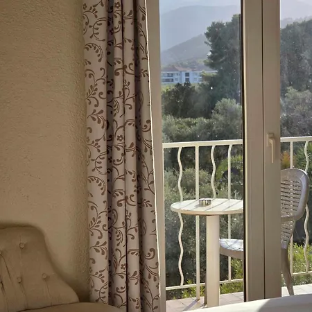 호텔 Castellu Rossu 3*