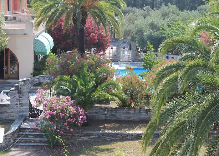 Hotel Castellu Rossu 3*